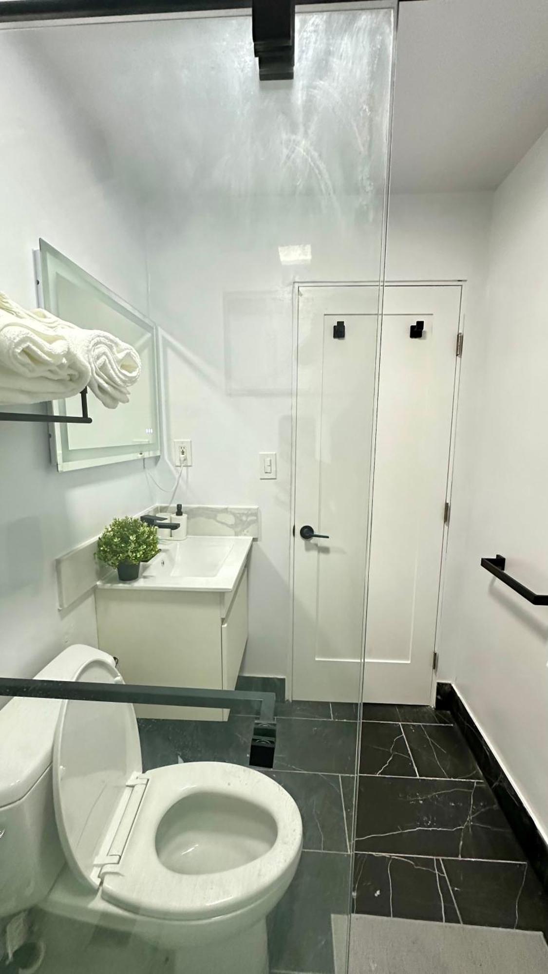 Modern 2br Stylish & Cozy Unit Couette-café *